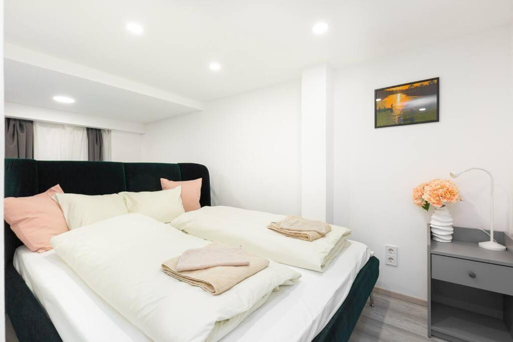 E39 Eotvos Apartamento *