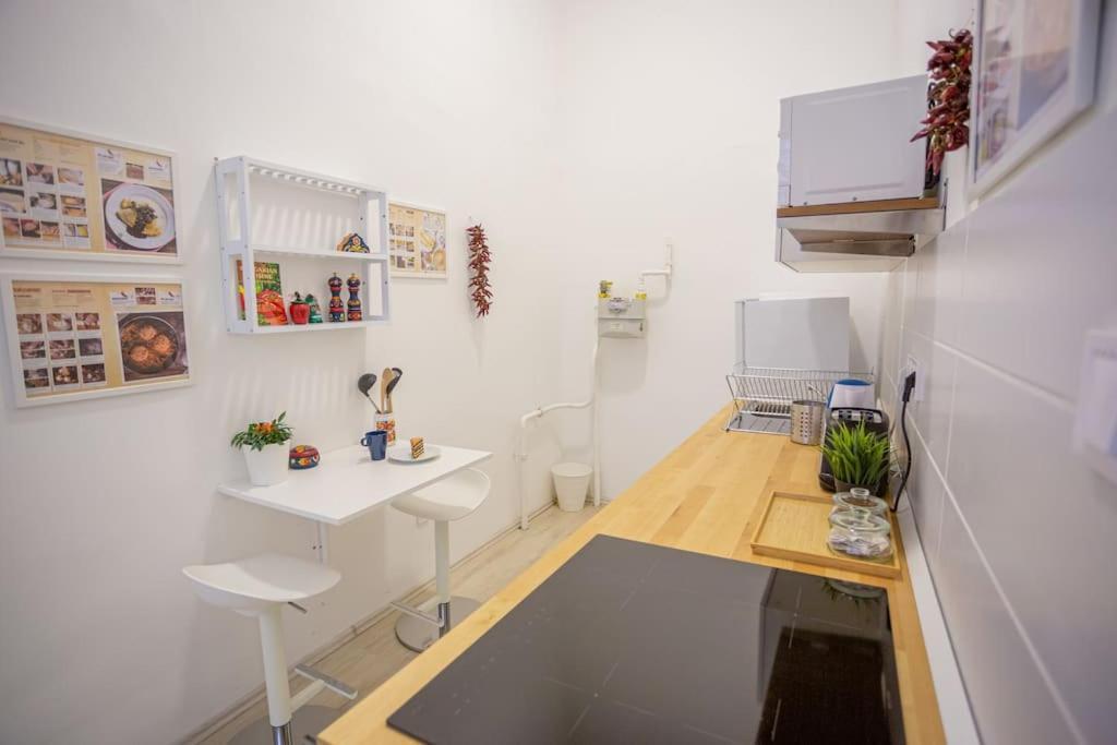 Cosy Two Bedroom Flat In Josika Street, Paprika Apartamento Budapest
