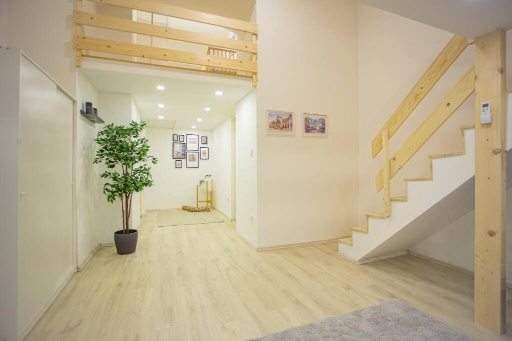 Cosy Two Bedroom Flat In Josika Street, Paprika Apartamento Budapest