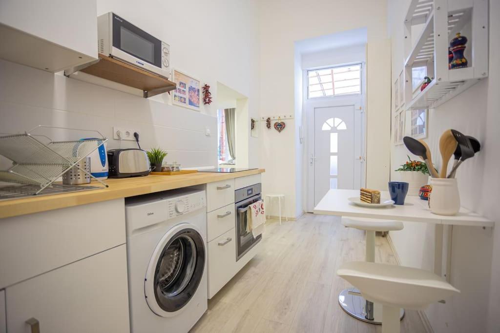 Cosy Two Bedroom Flat In Josika Street, Paprika Apartamento *