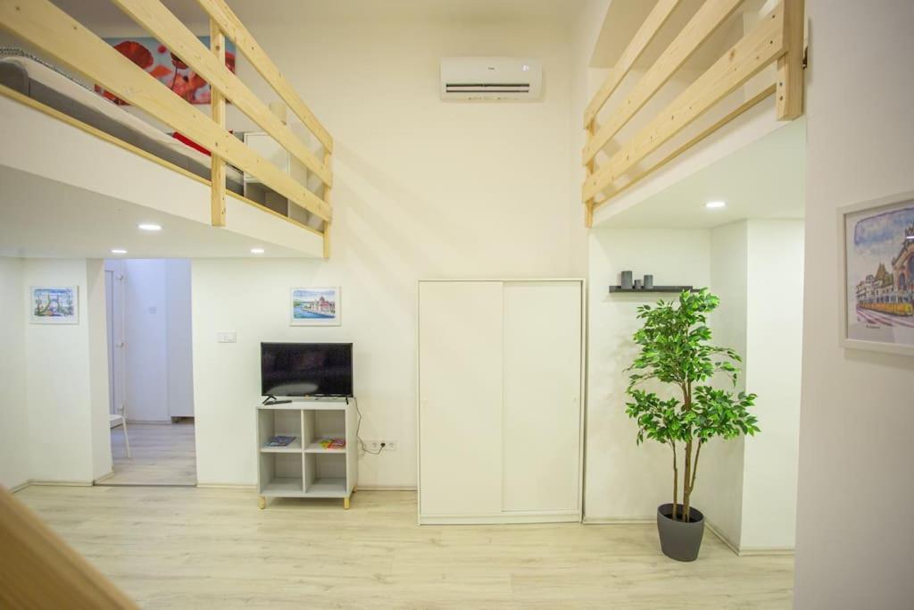Cosy Two Bedroom Flat In Josika Street, Paprika * Budapest