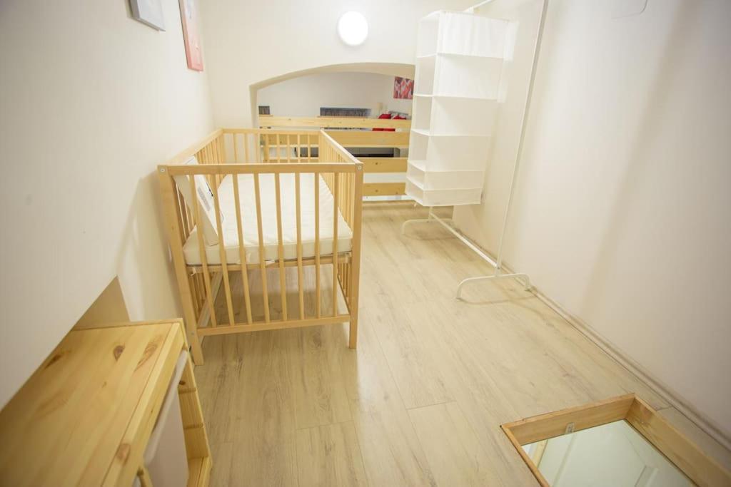 Cosy Two Bedroom Flat In Josika Street, Paprika Budapest