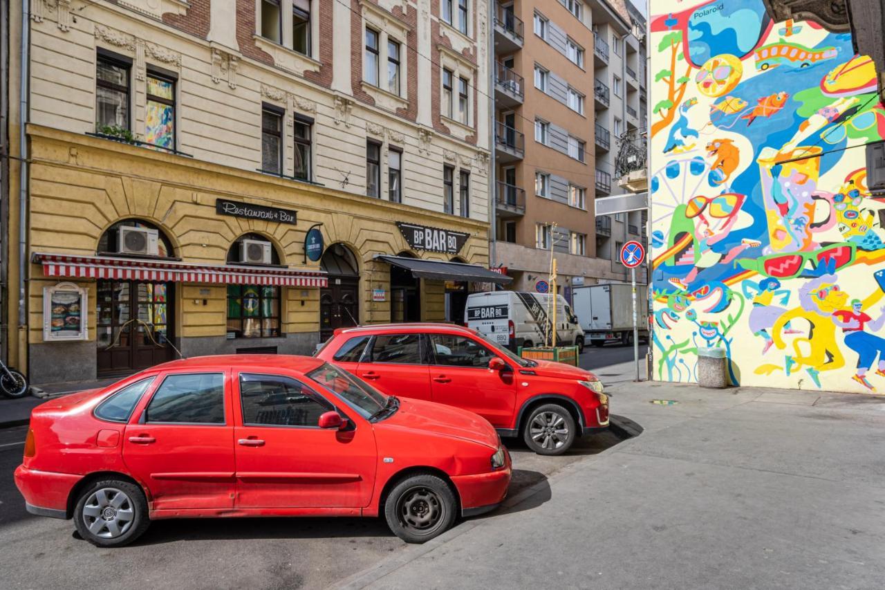 Apartment Youth Motive With Gallery Budapest