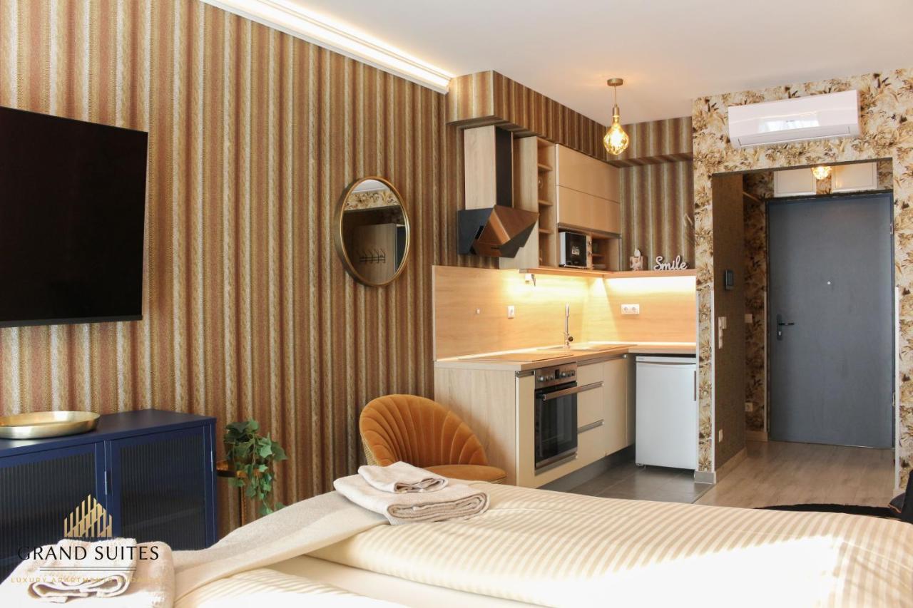 Grand Corvin Apartamento