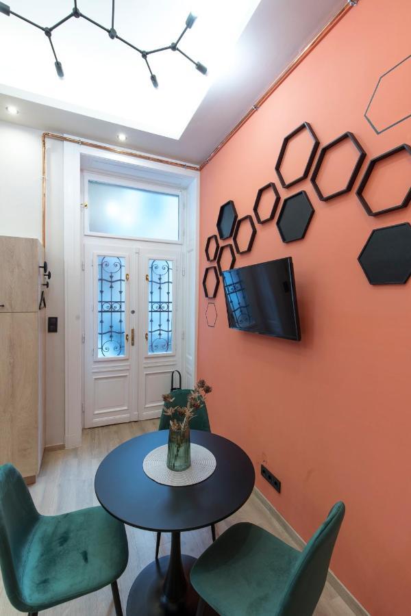 E12 Boutique *