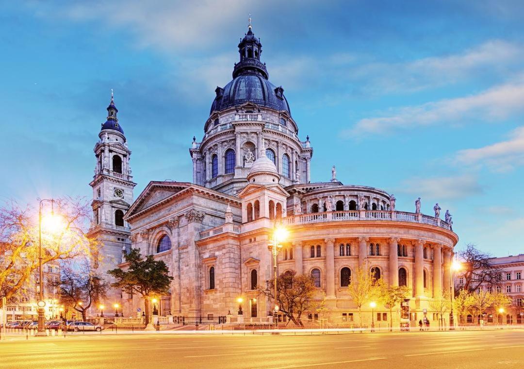2 Rooms Between Of Chain Bridge, Cathedral, Parlament,Castle Area *