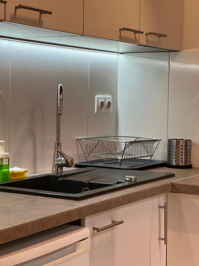 N38 By Small Apartment *