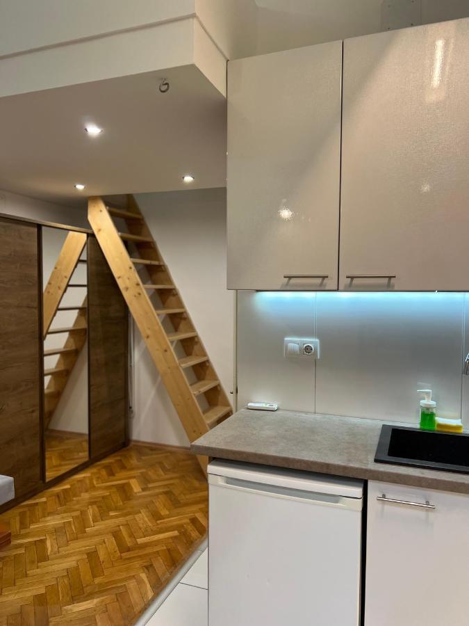 N38 By Small Appartement *