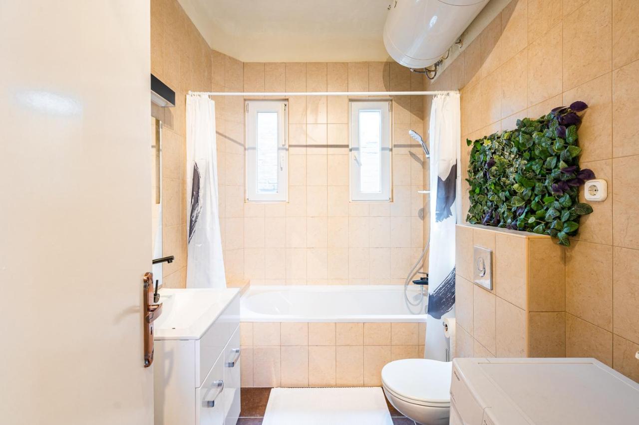 Sunny New Luxurious At The Jewish District *