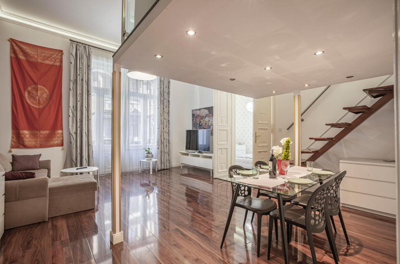 Apartment Luxury Art Deco Flat / Big Balcony *