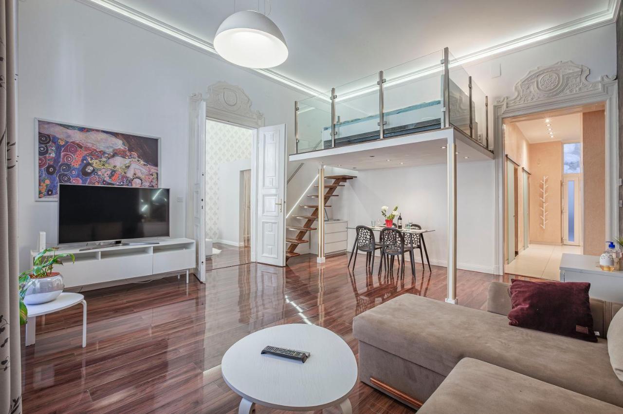 Apartmán Luxury Art Deco Flat / Big Balcony *
