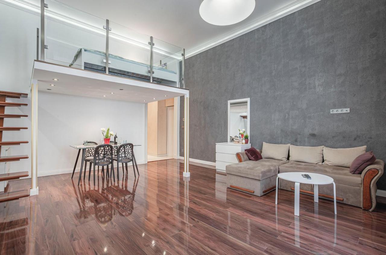 Luxury Art Deco Flat / Big Balcony Apartmán
