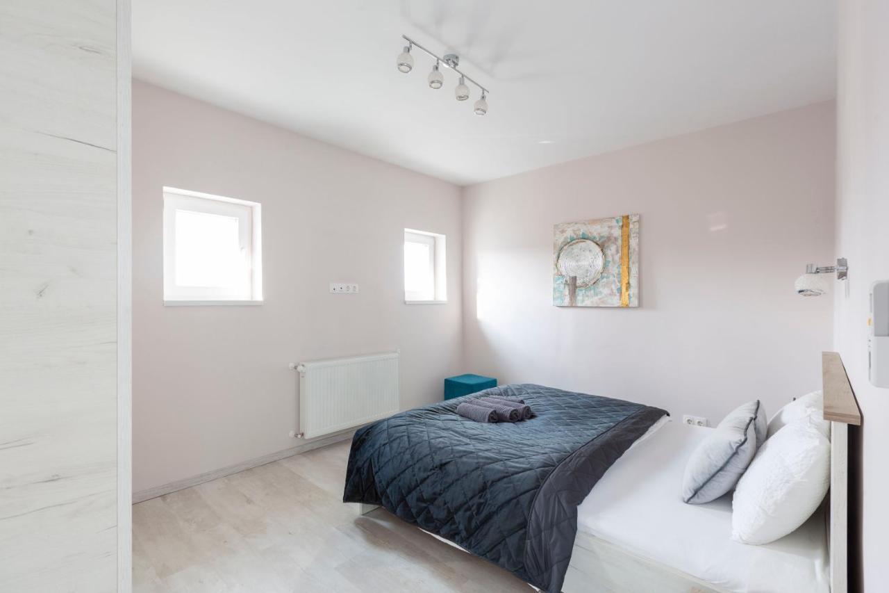 Luxurious Karoly In The Heart Of Apartment *