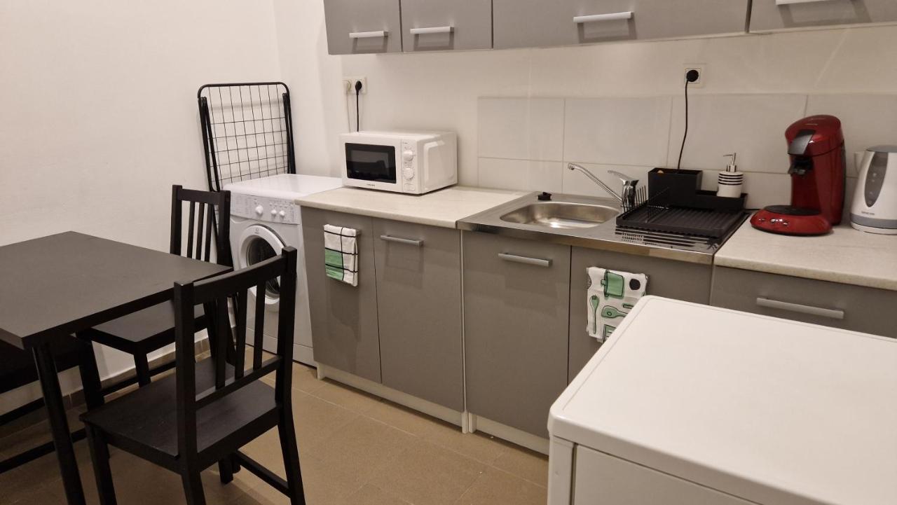 Cosy Apartment, Good Location, Cheap Parking In 50m Apartment