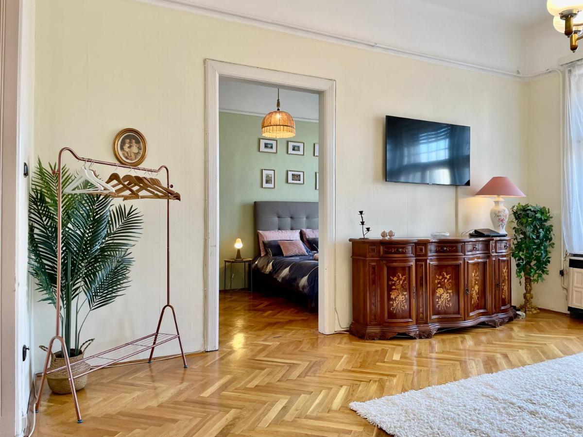 Jolan Budapest