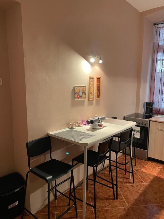 Clark Apartman **