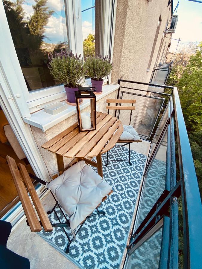 Mrs. Columbo's Flat * Budapešť