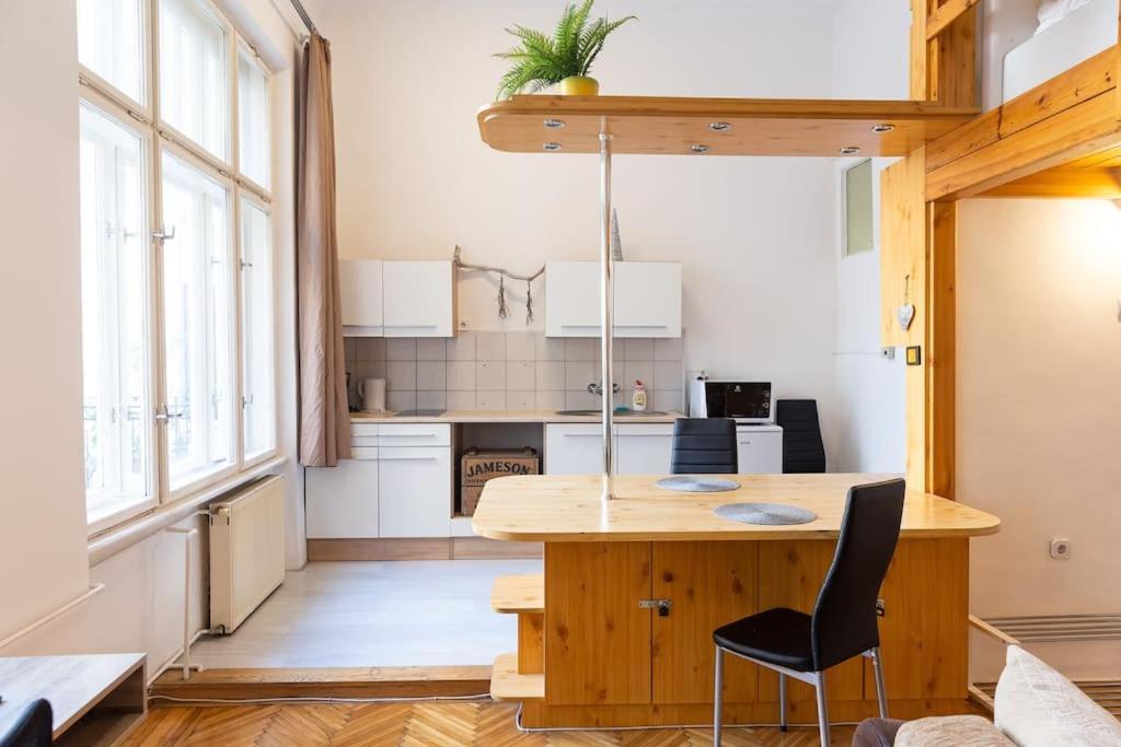 Apartment Heart 10 *