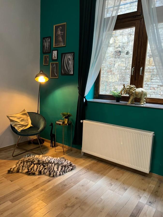 Jungle Apartment *