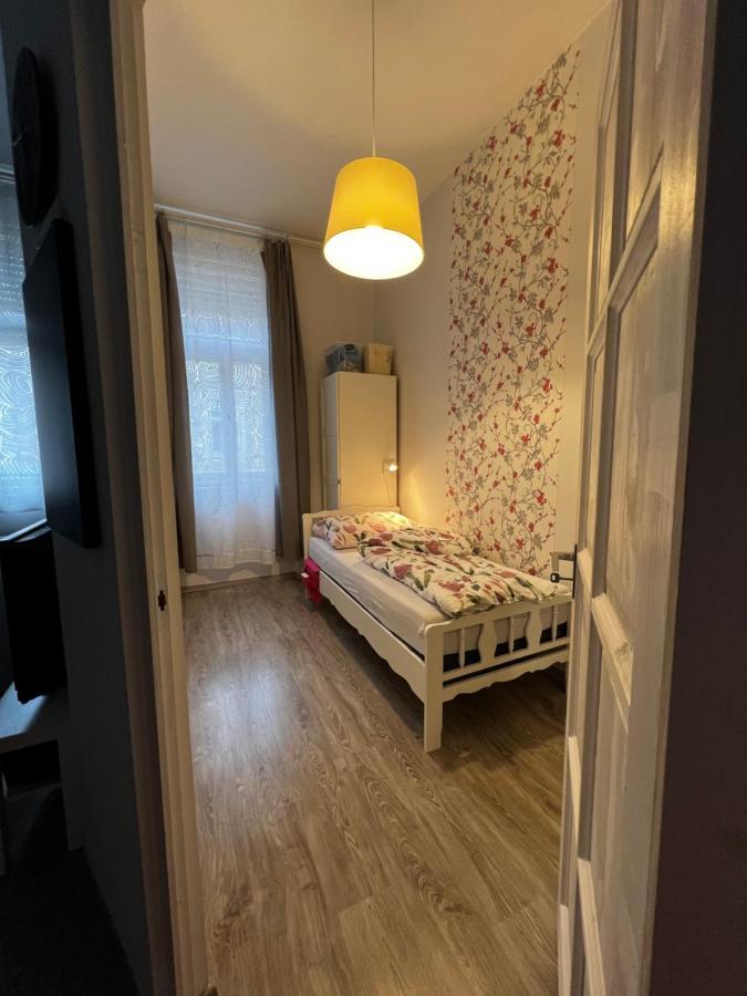 Apartamento Pazmany Rest *