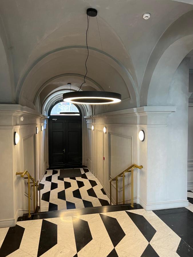 Luxe With Pool, Parking & Ac Apartment