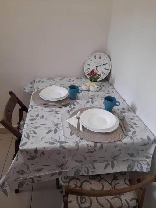 Always A Huge Sale! Apartment *