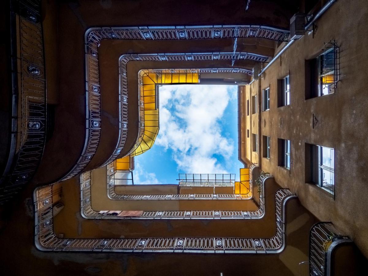 The Birdcage * Budapešť