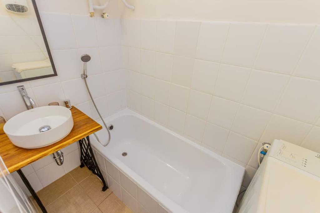 Perl Apartment- Air Conditioned, Cozy Near Varosliget Apartman *