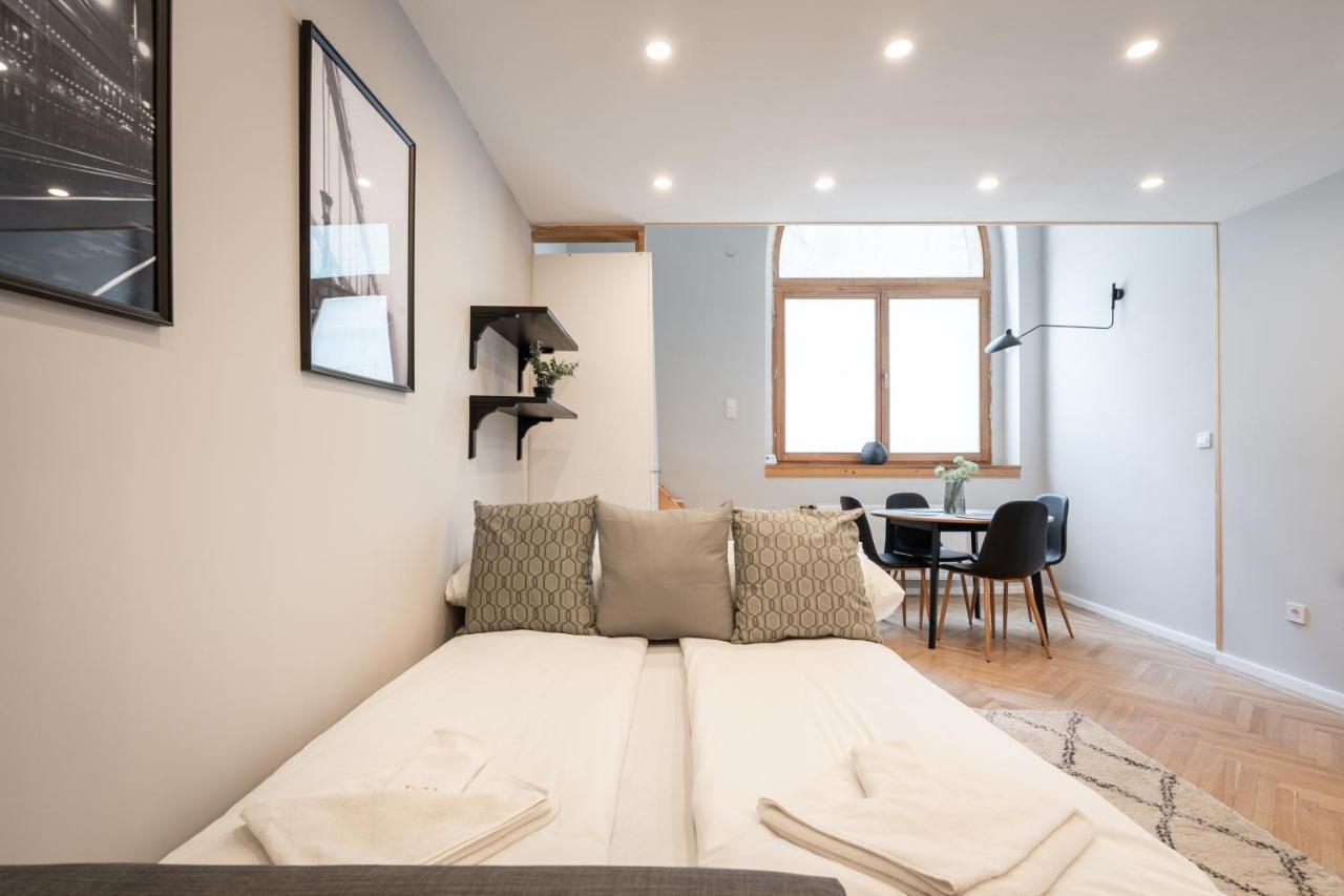 S11 - Stylish Prime,location, By Bqa *