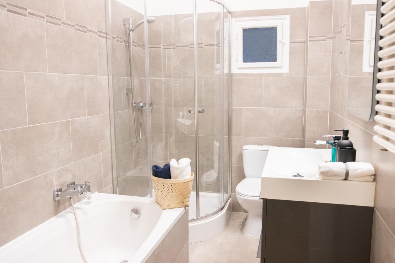 Scandi Custom 2-bdr Apartman Budapest