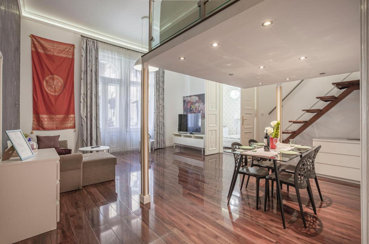 Luxury Art Deco Flat / Big Balcony Apartment Budapest