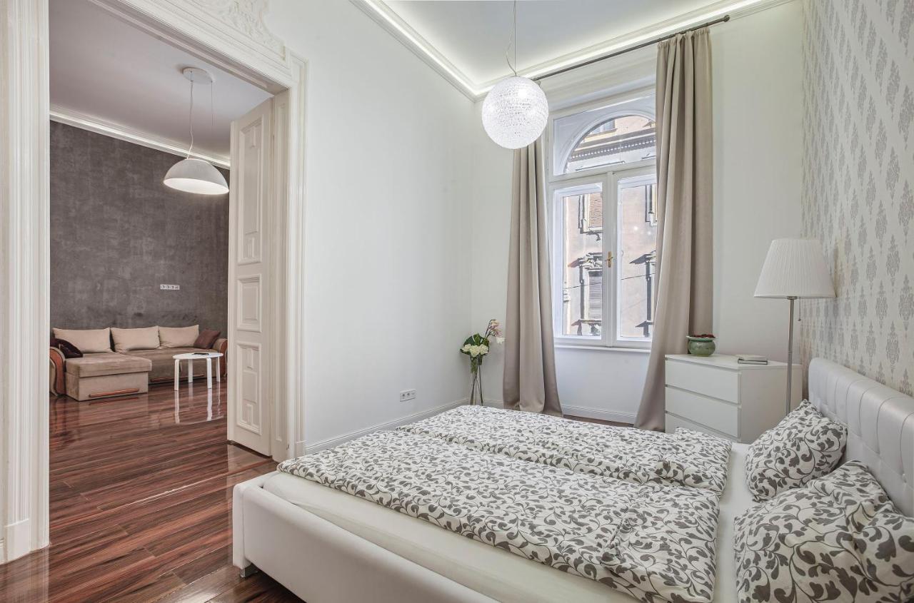 Luxury Art Deco Flat / Big Balcony Apartment Budapest