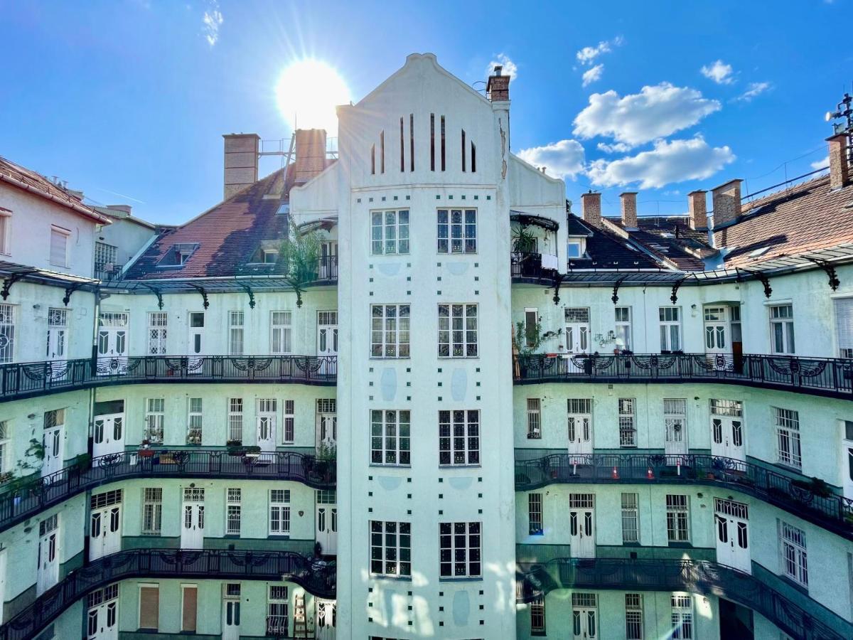 Jolan * Budapest