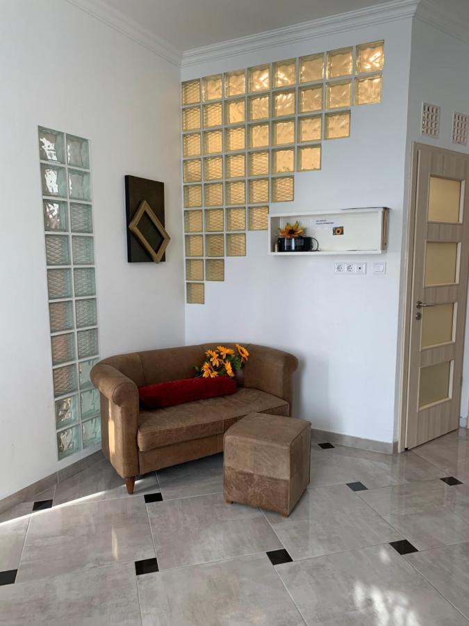 Apartment Sunflowers *