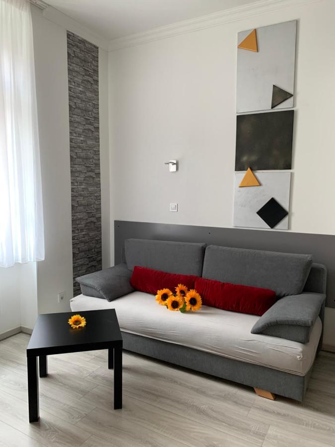 Sunflowers Apartment *