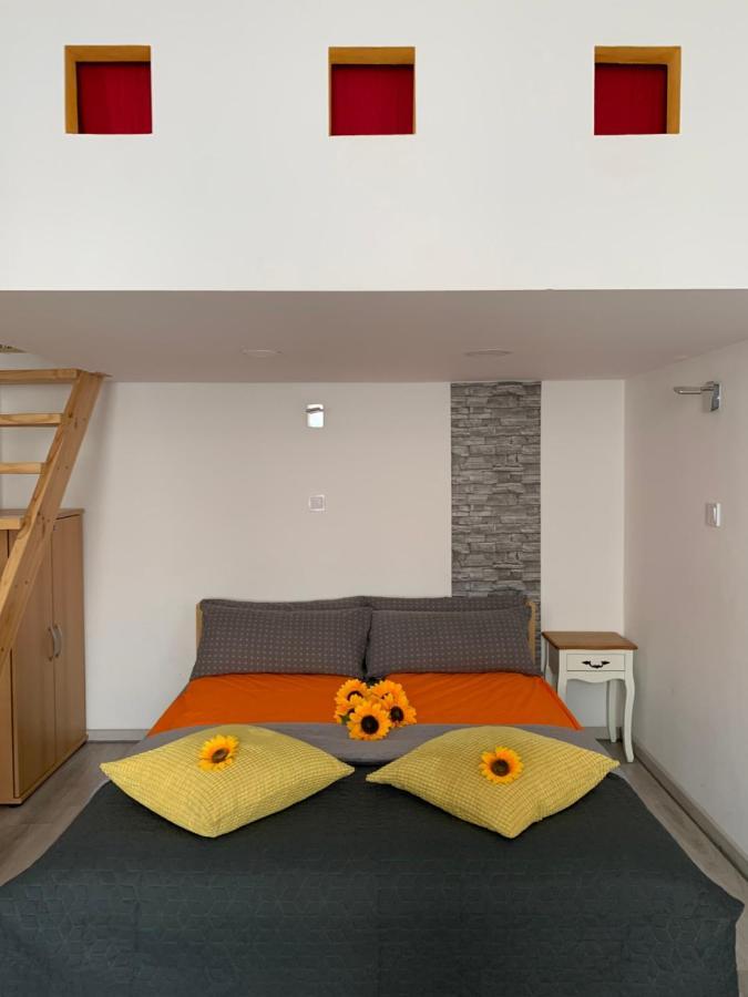 Sunflowers Apartment