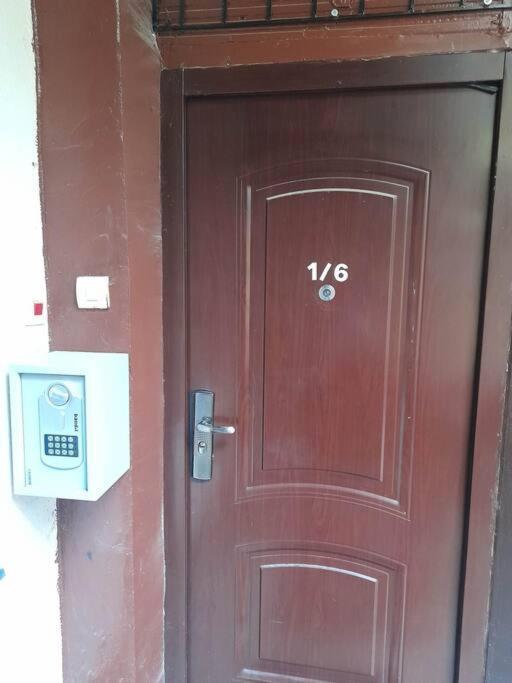 Always A Huge Sale! Apartment