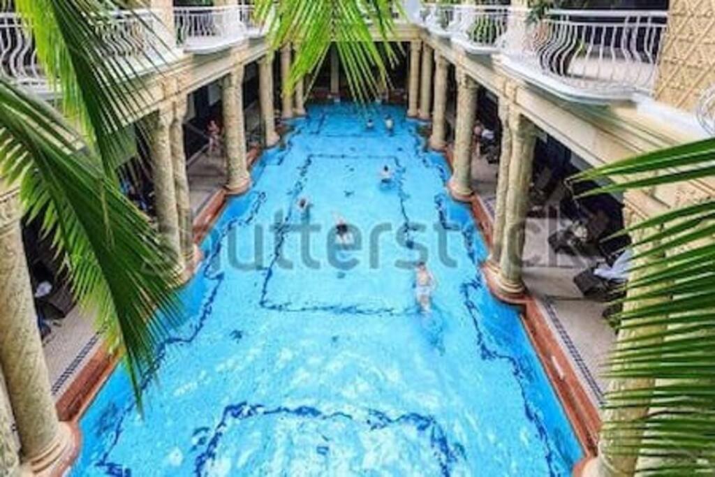Always A Huge Sale! Apartment