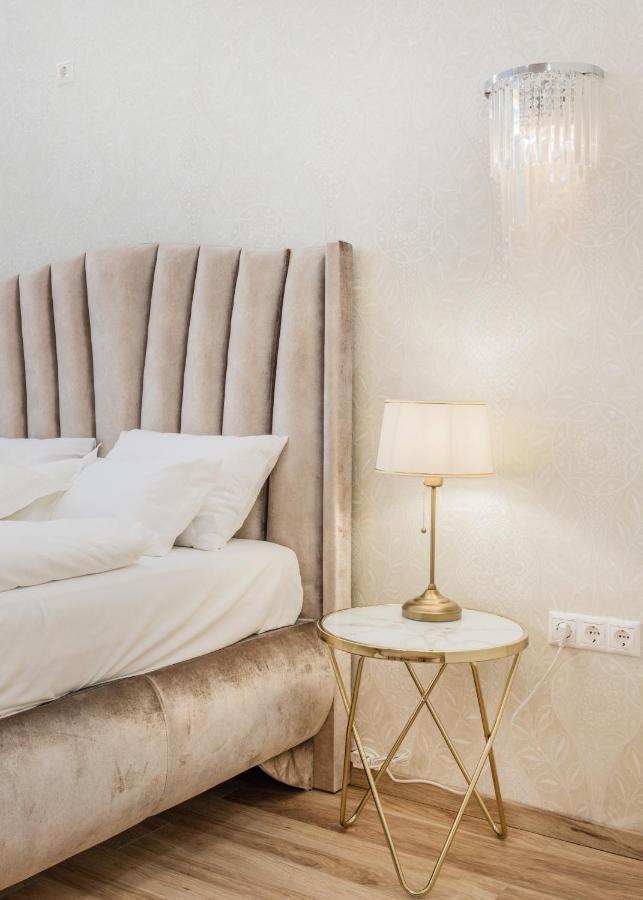 Shining Feather Appartement