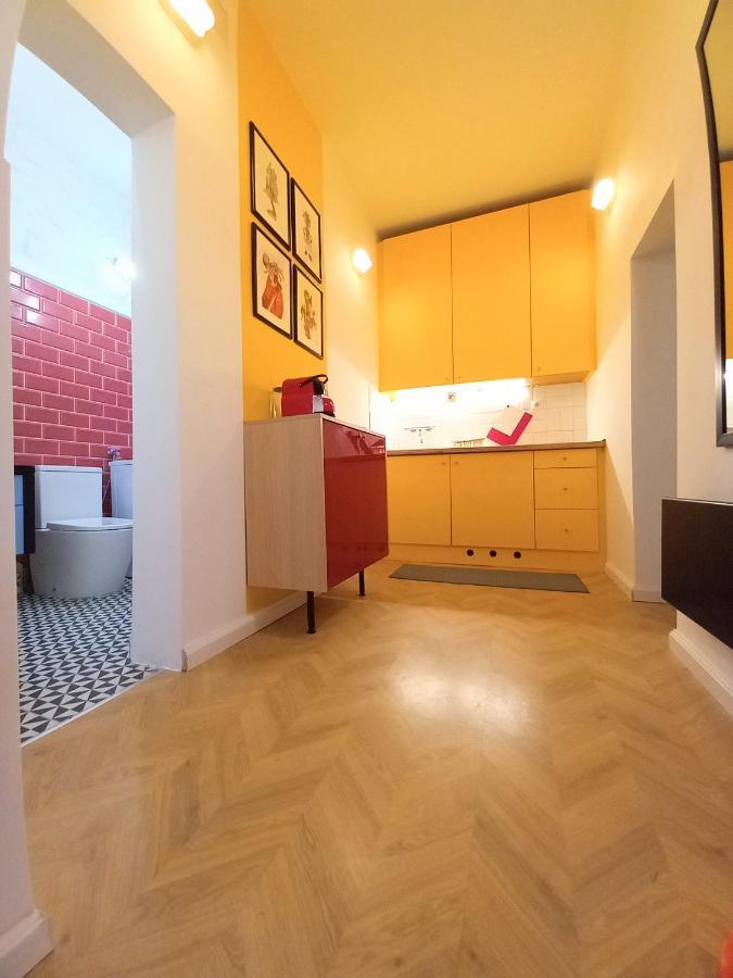 Apartment Art & Design *