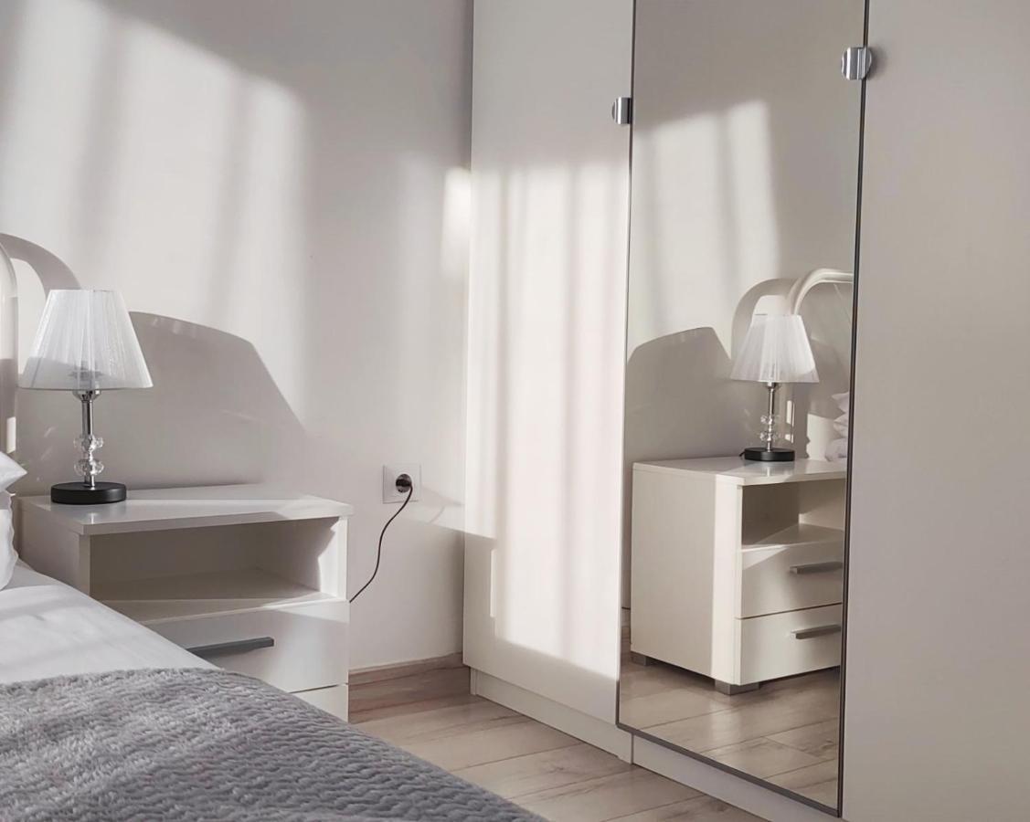 Ani's Newly Built Apartamento