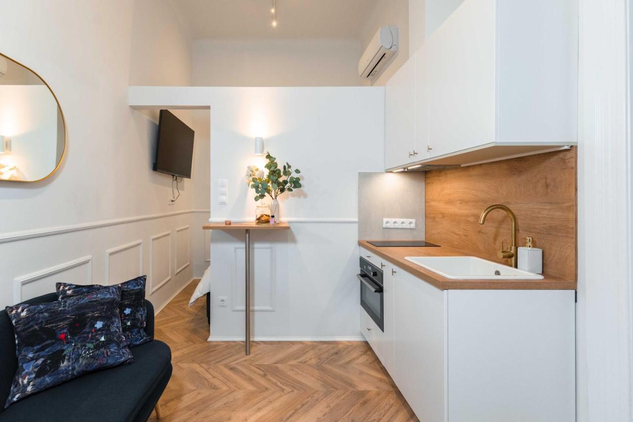Charming - In The Downtown Apartman