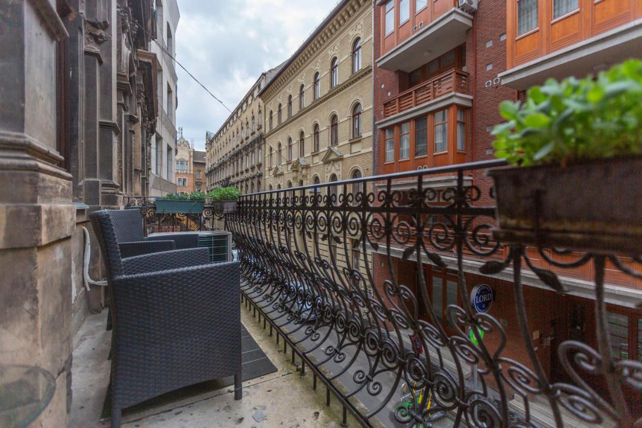 Lejlighed Spacious & Cozy Downtown With Balcony *