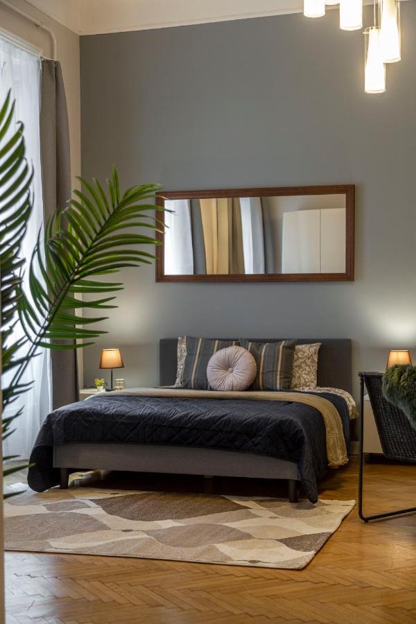 Lejlighed Spacious & Cozy Downtown With Balcony