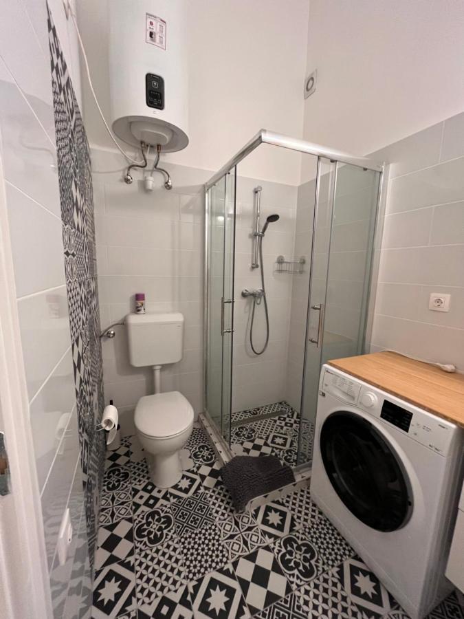 Calm, Artistic 9th Distric Central City Apartment