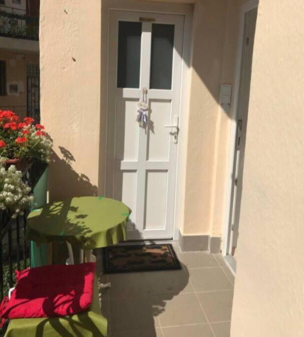 Single Sunny Mini Flat Budapest