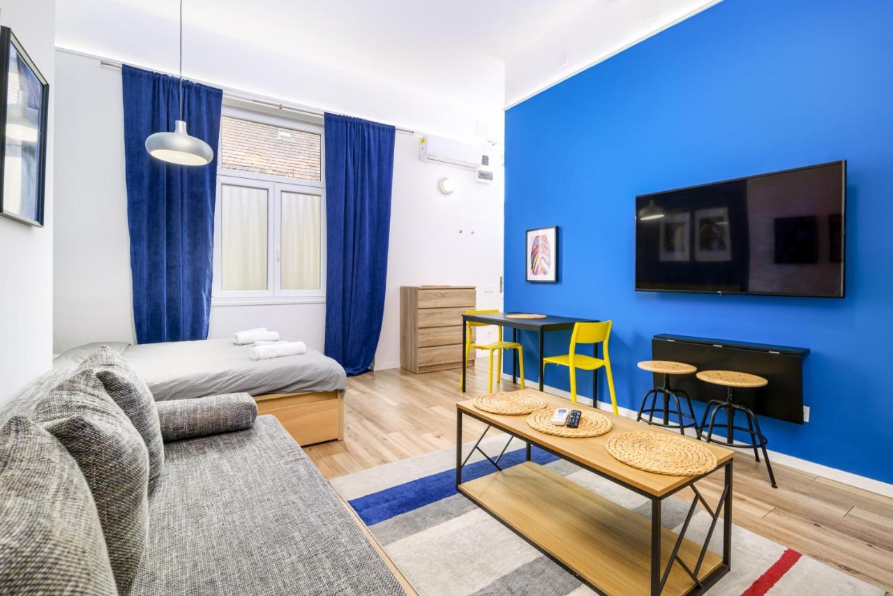Stylish Blue In The Heart Of Apartment *