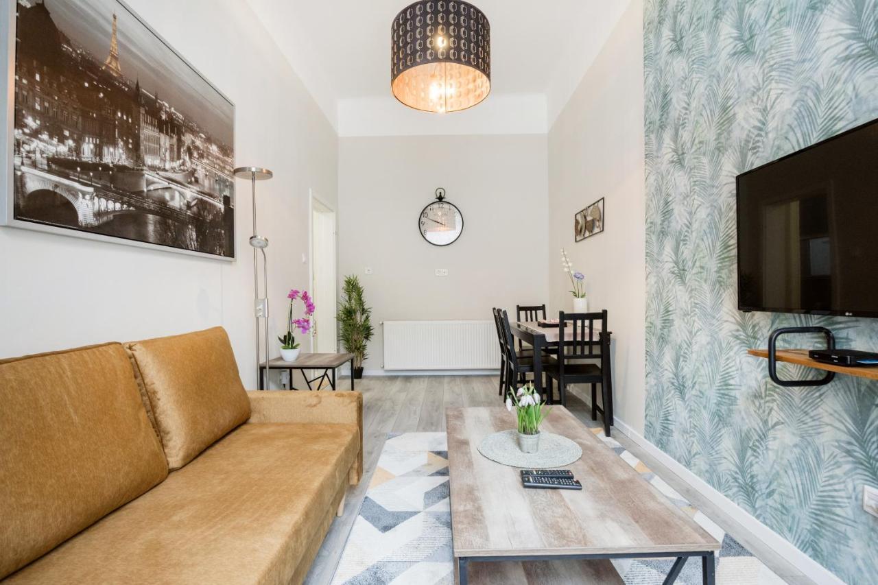 O Street 3 Bedroom Stylish Budapest