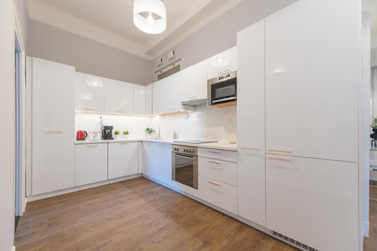 Downtown Heart 3bdr Jokai Square Ac * Budapest