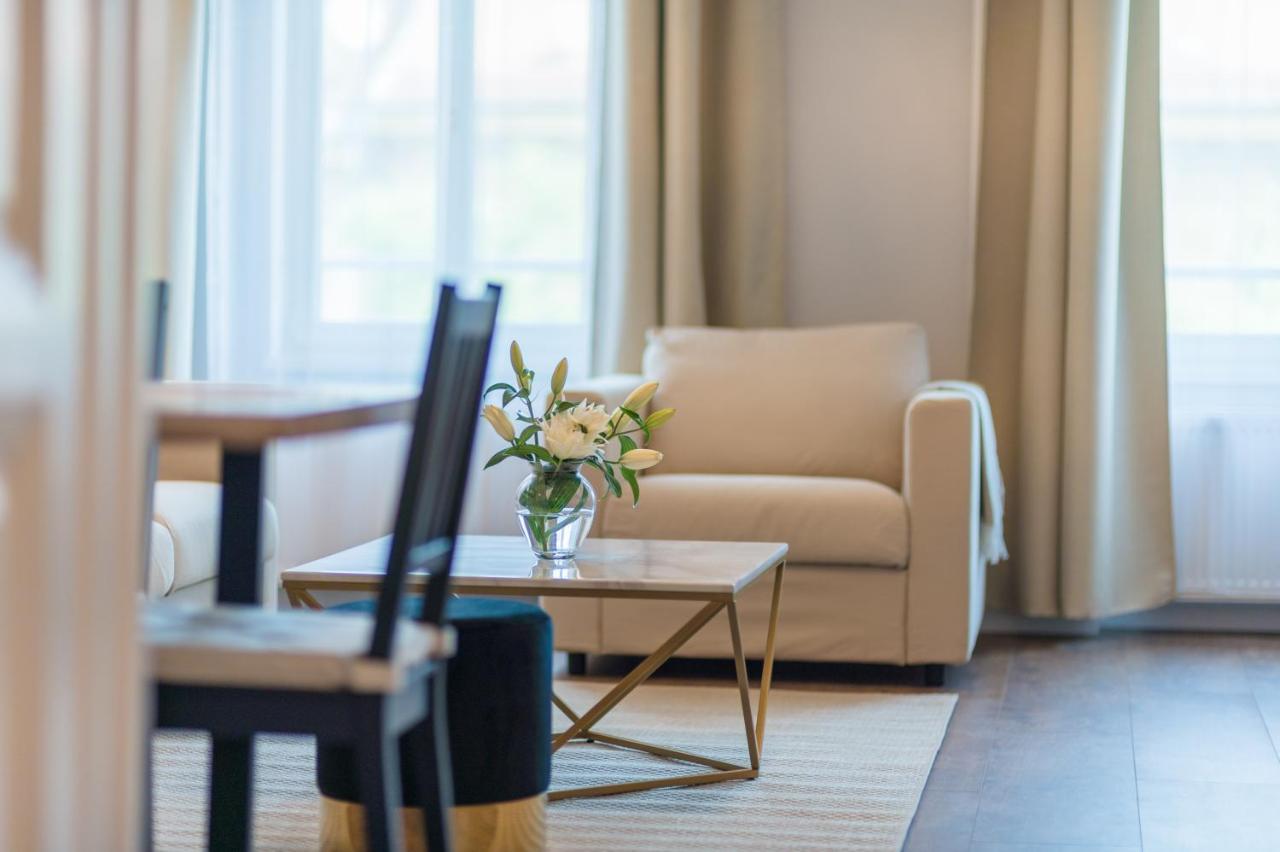 Downtown Heart 3bdr Jokai Square Ac Budapest